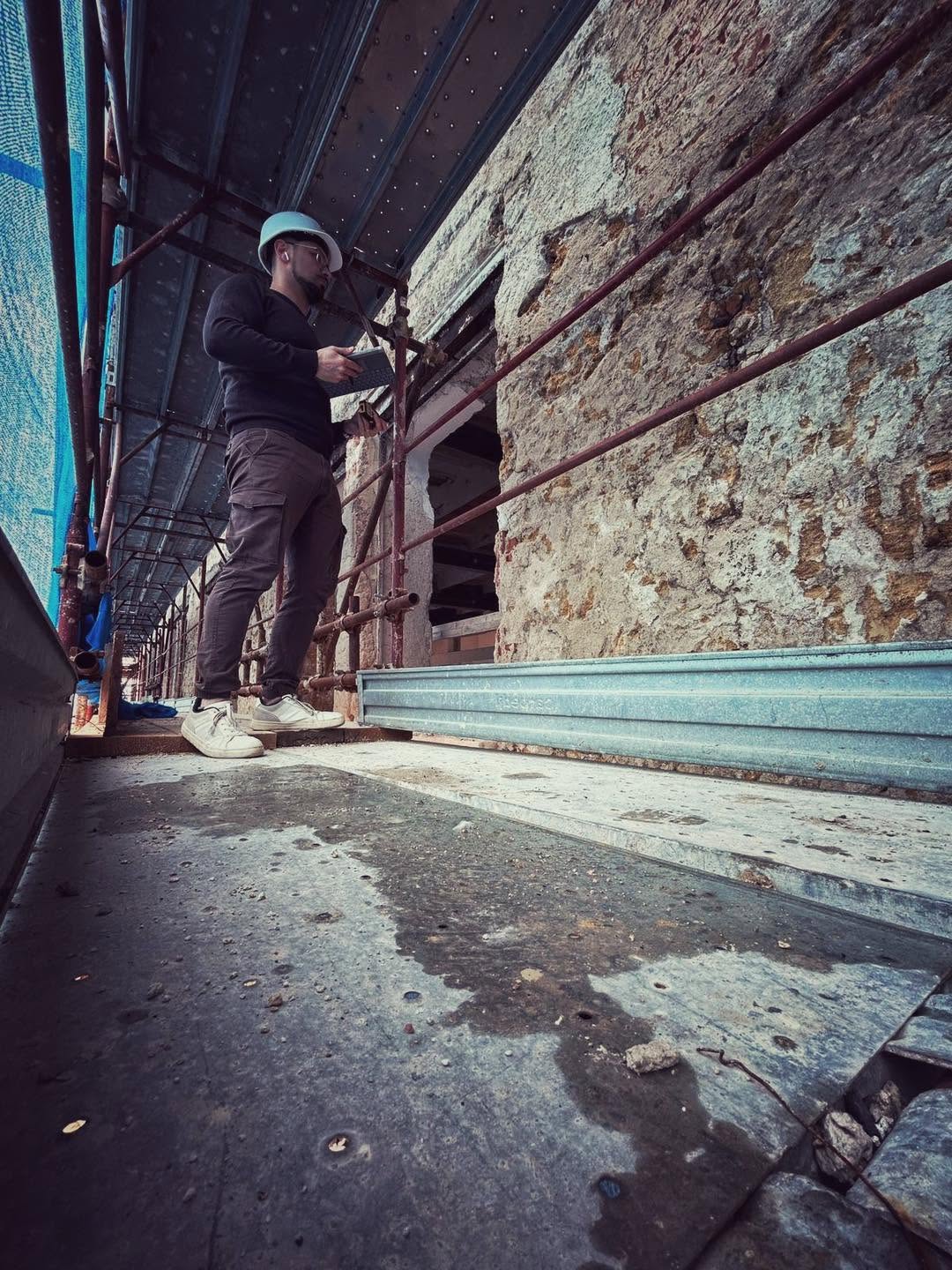Angelo Cammarata durante un sopralluogo in cantiere